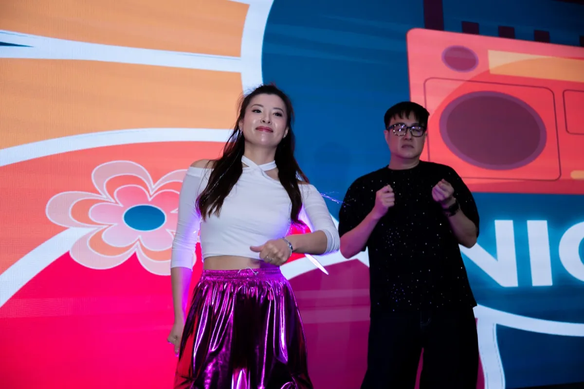 Evening gala dinner entertainment and dancing Singapore